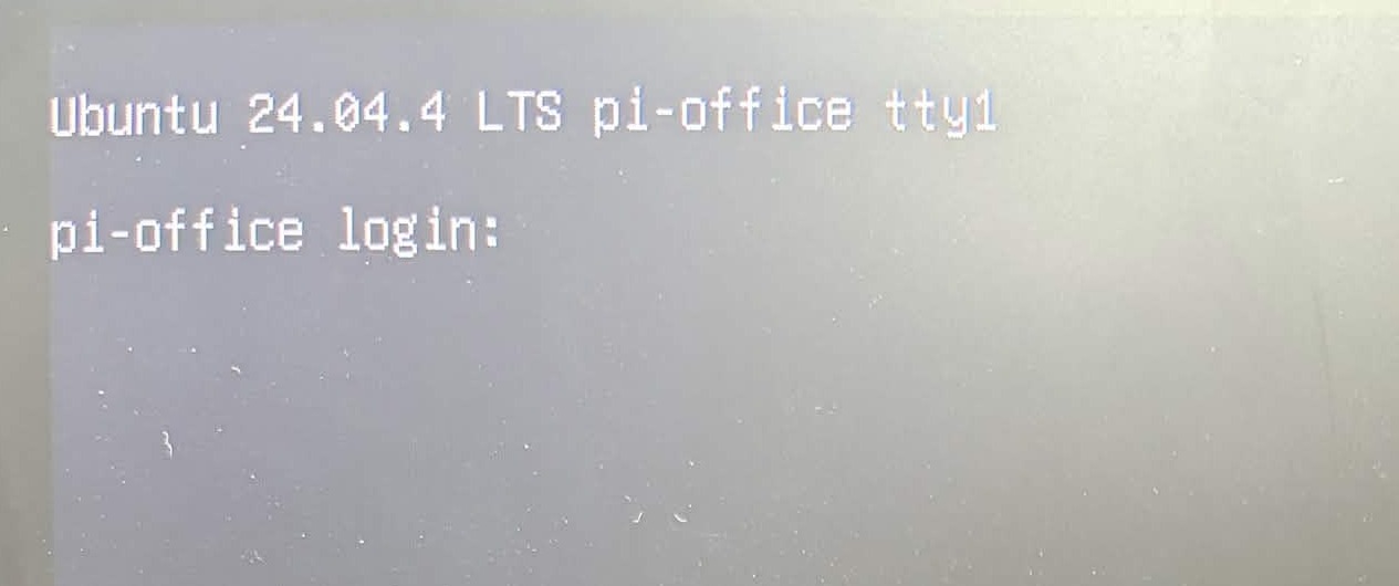 USB 메모리로 Ubuntu Server 첫 부팅에 성공한 로그인 화면